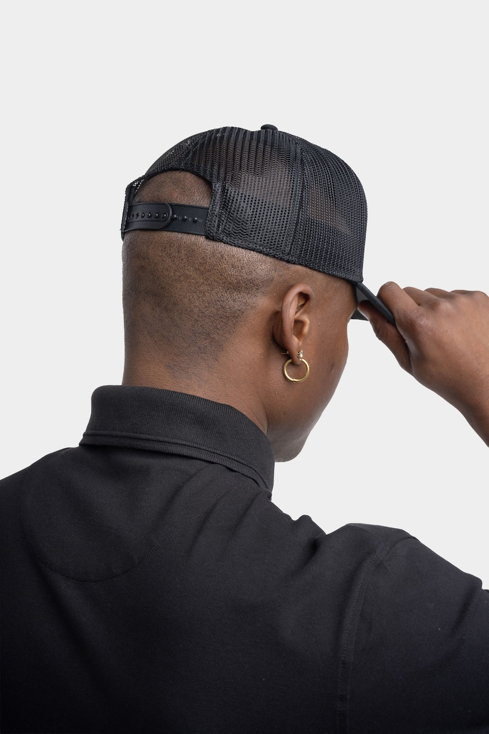 CAP WITH BADGES | BLACK_ AM4448 A0406-0098