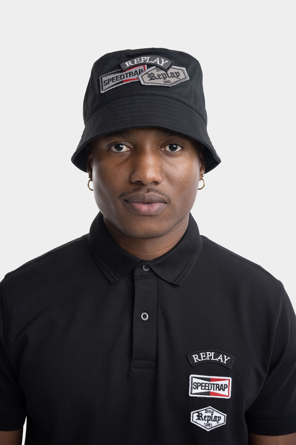 BUCKET HAT WITH BADGES | BLACK AM4449 A0113-0098