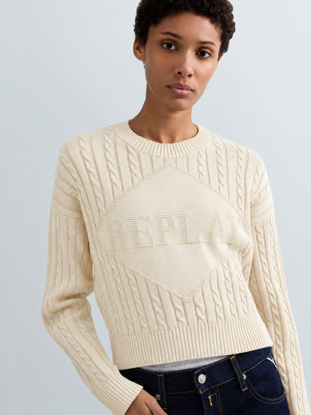 CROPPED CABLE-KNIT SWEATER WITH LOGO | DK4212 G21280G 011