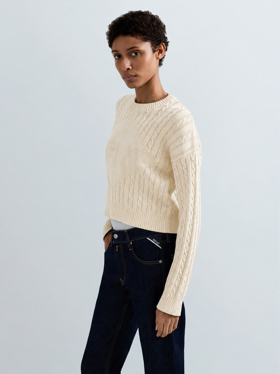 CROPPED CABLE-KNIT SWEATER WITH LOGO | DK4212 G21280G 011