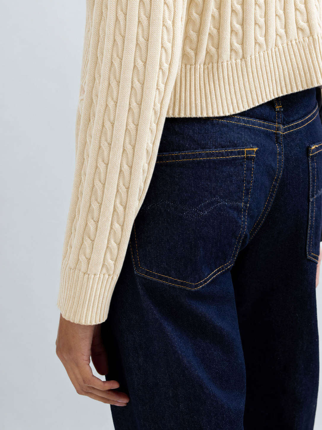 CROPPED CABLE-KNIT SWEATER WITH LOGO | DK4212 G21280G 011