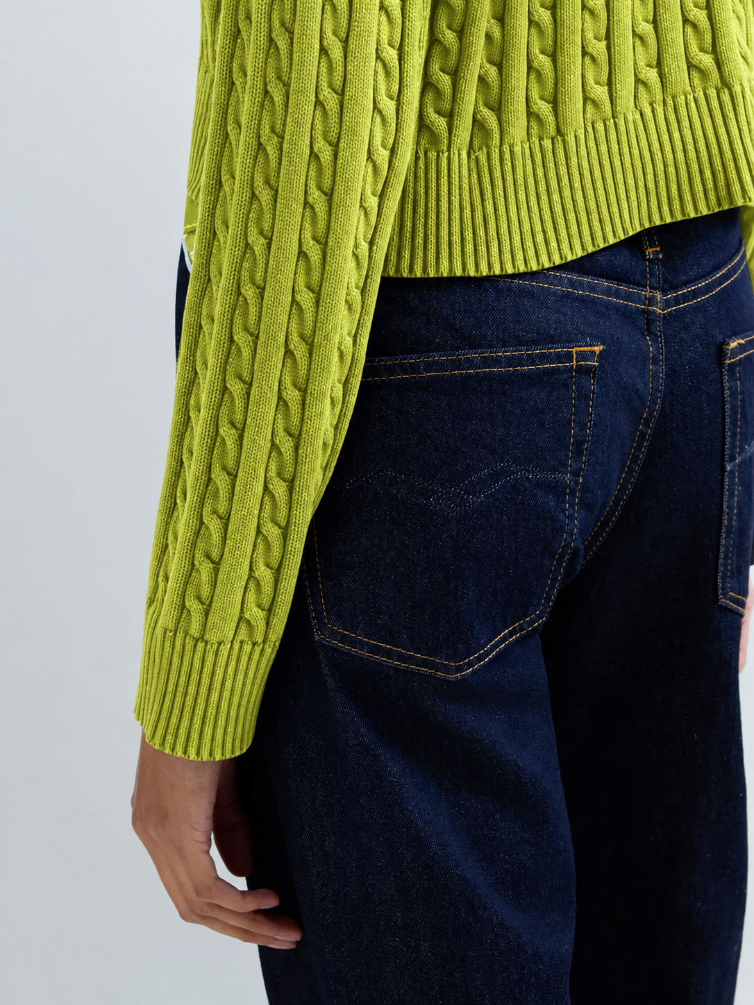 CROPPED CABLE-KNIT SWEATER WITH LOGO | DK4212 G21280G 038