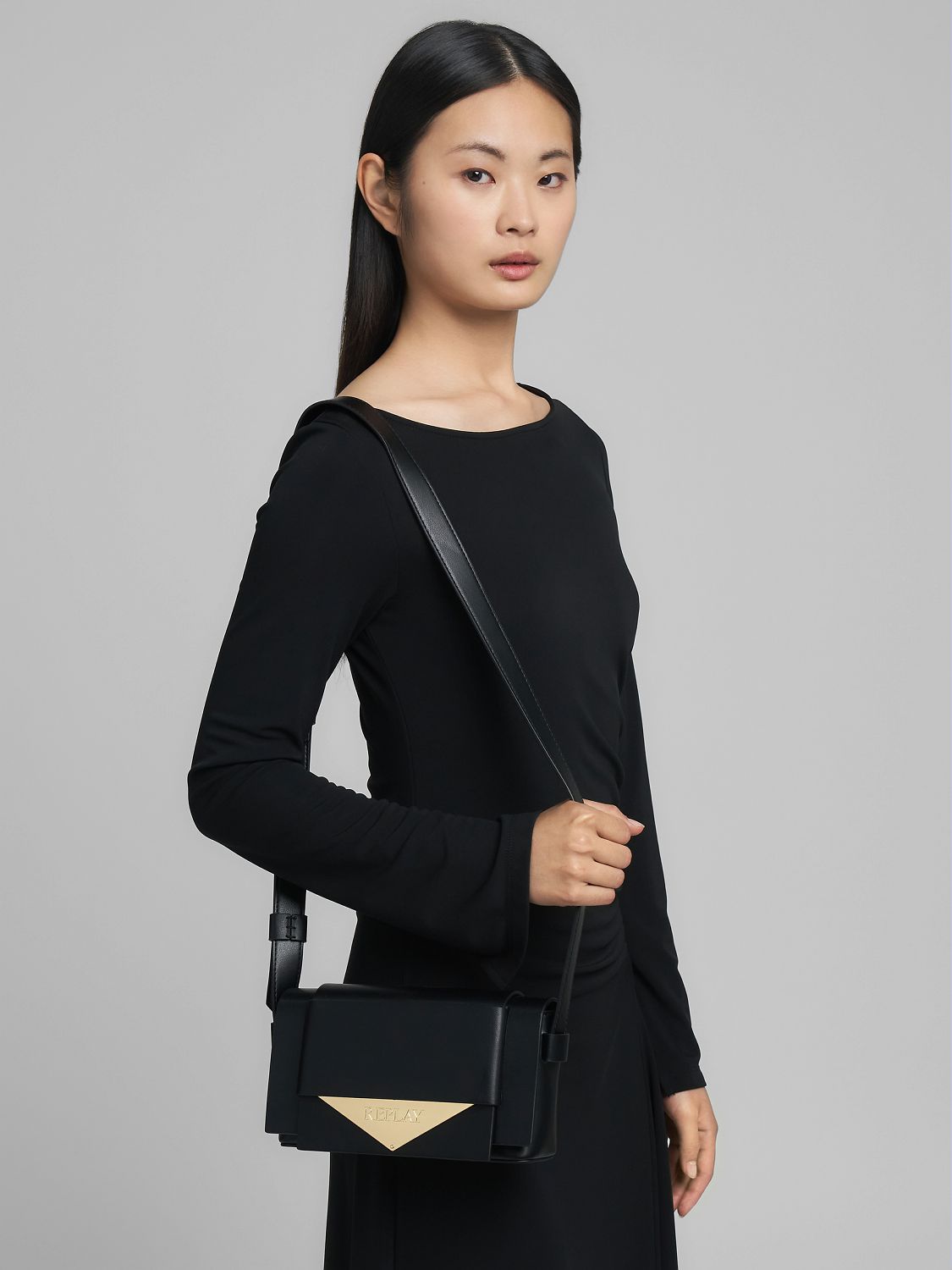 CROSSBODY BAG WITH DIAMOND LOGO | FW3811 A0458C 0099