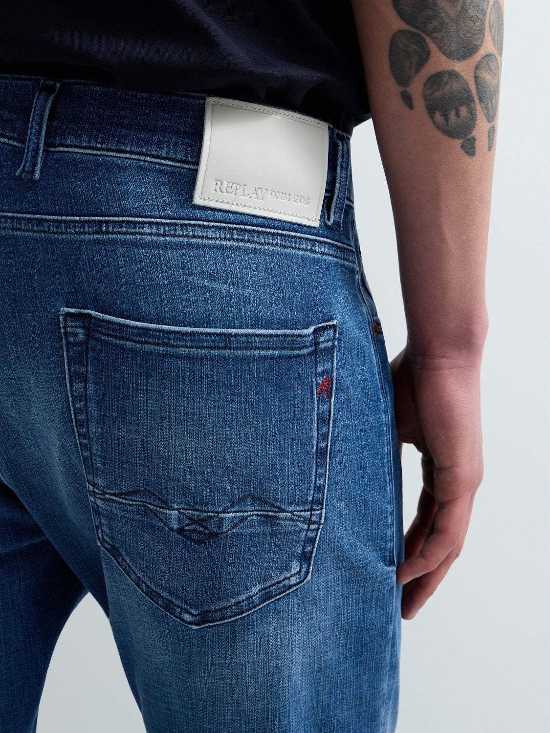 ENNYS SKINNY-FIT JEANS | MEDIUM BLUE M1051 661 16A-009