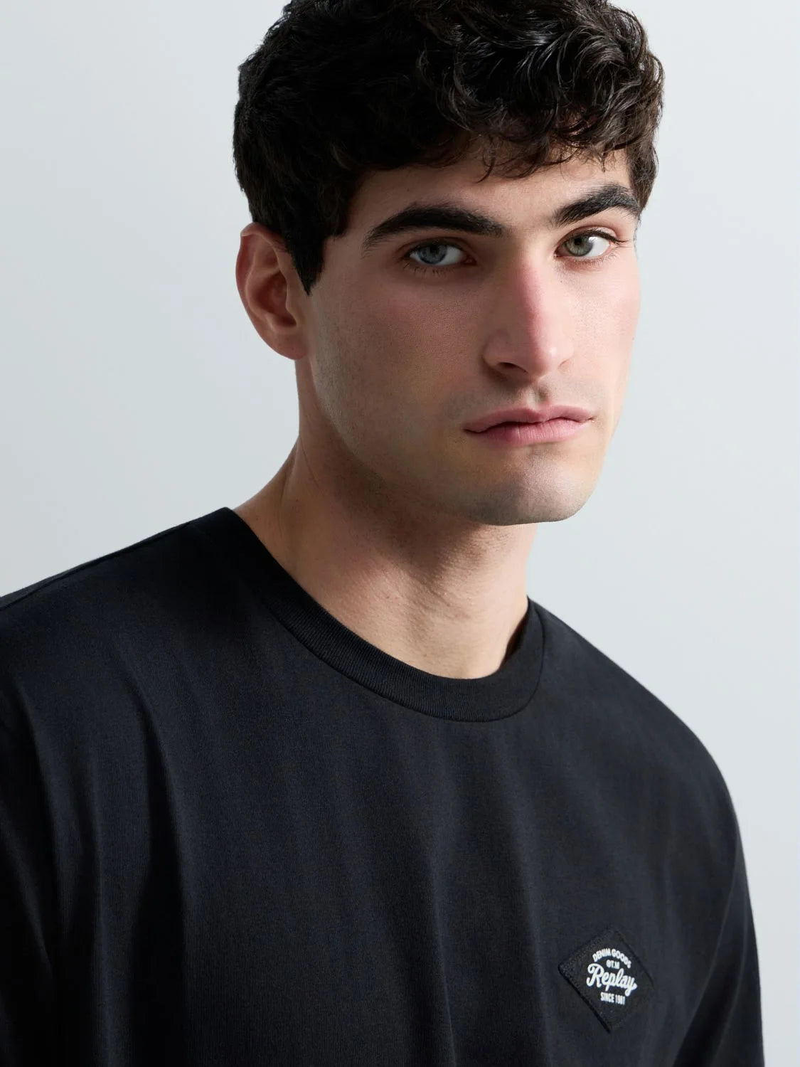 ORGANIC COTTON T-SHIRT WITH PATCH | BLACK M3368 23732P-098