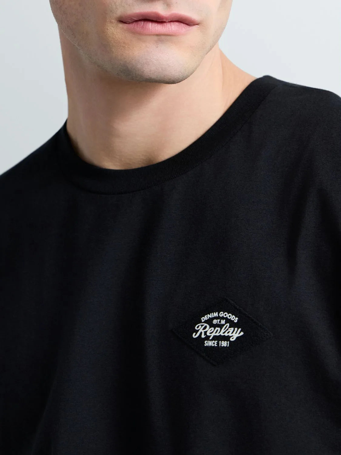 ORGANIC COTTON T-SHIRT WITH PATCH | BLACK M3368 23732P-098