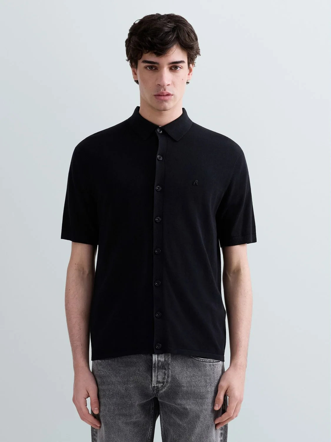 SHORT-SLEEVED SHIRT-STYLE KNIT | BLACK UK5158 G23726-098