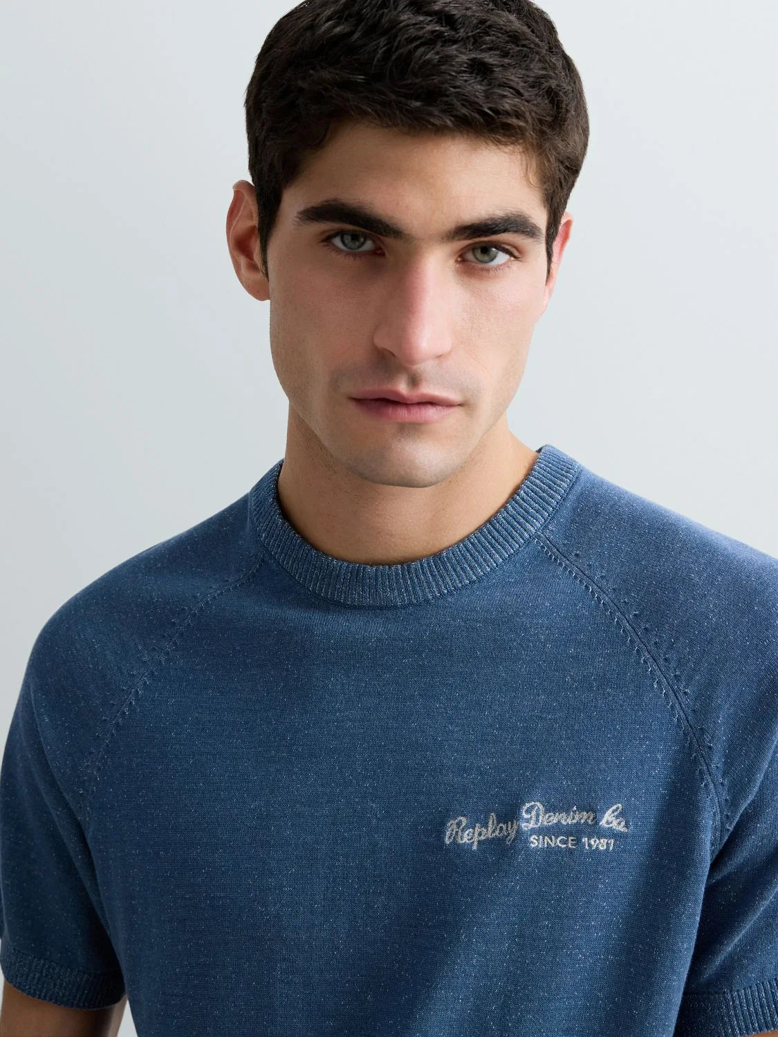 SHORT-SLEEVED KNIT T-SHIRT WITH EMBROIDERY | PETROL BLUE + WHITE UK5167 G24026-020