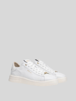 university m lux black sneaker