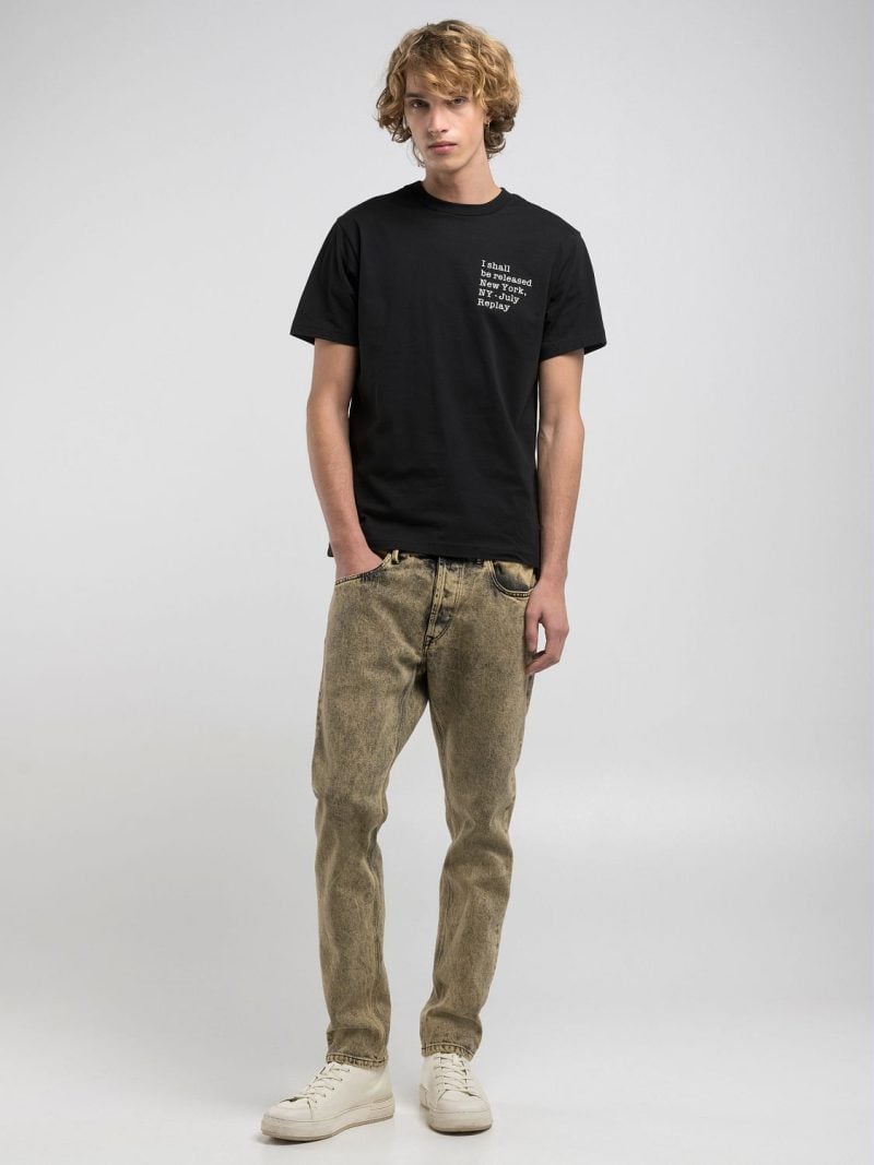 black cotton t shirth with lettering