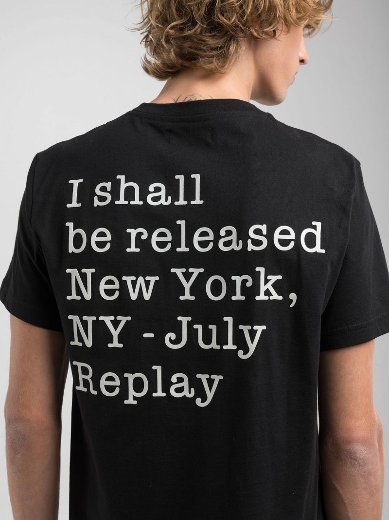 black cotton t shirth with lettering