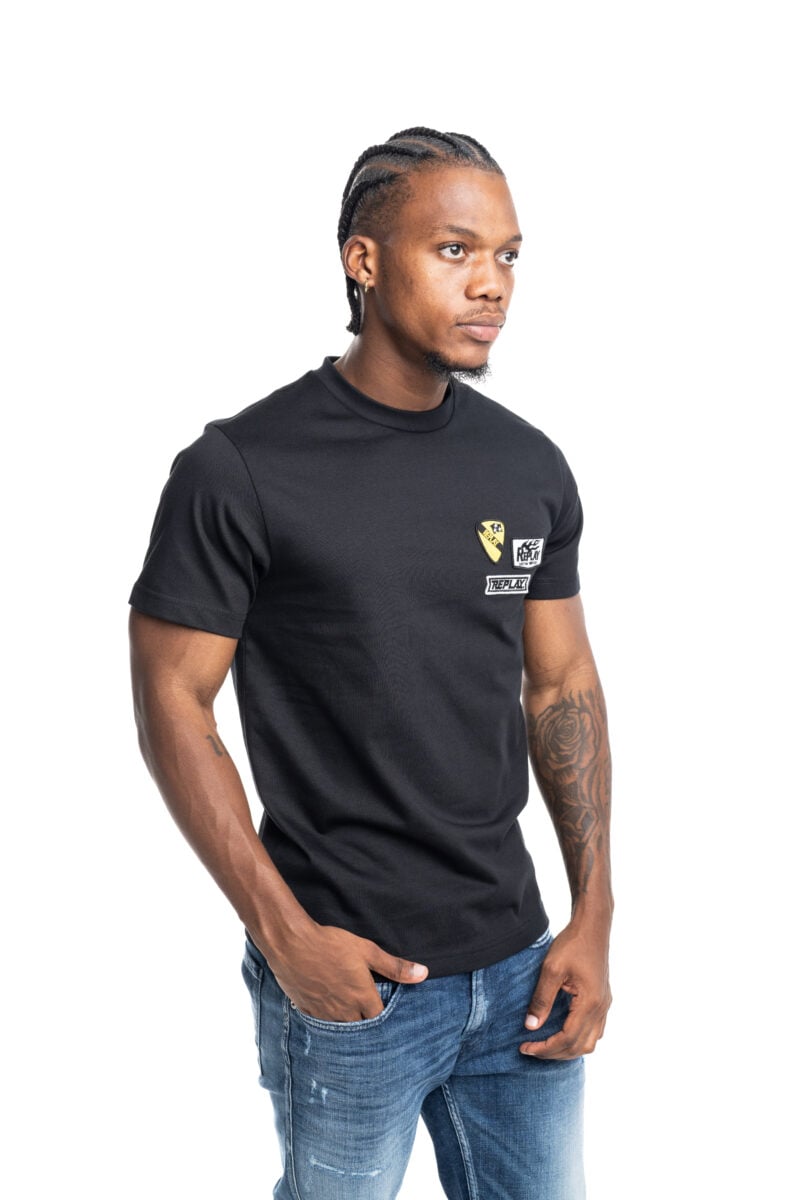 black pop badge t shirt