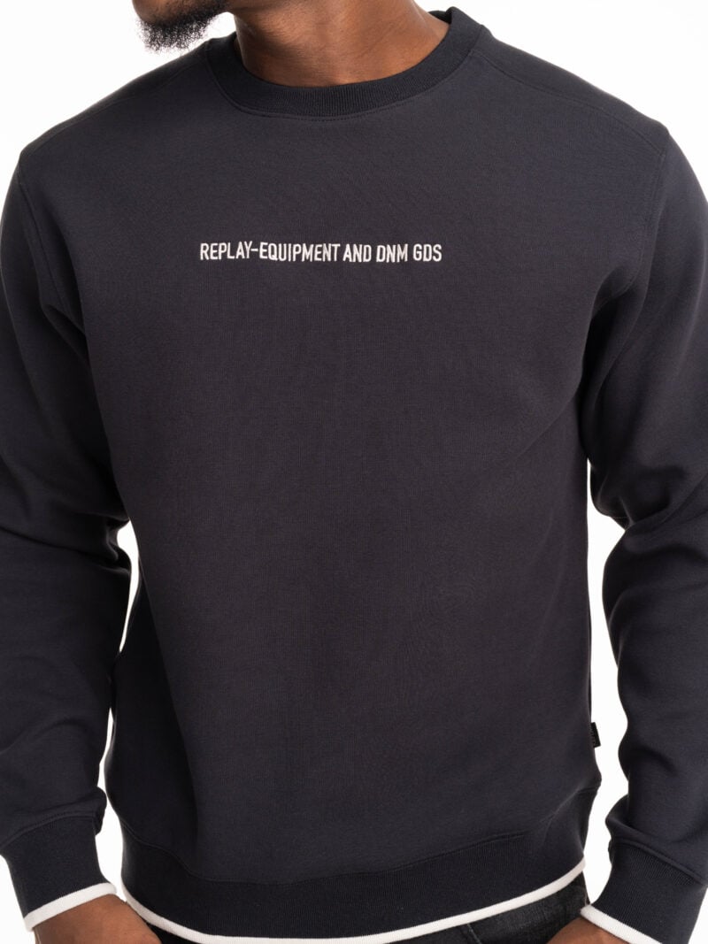 black crew neck sweatshirt with lettering embroidery