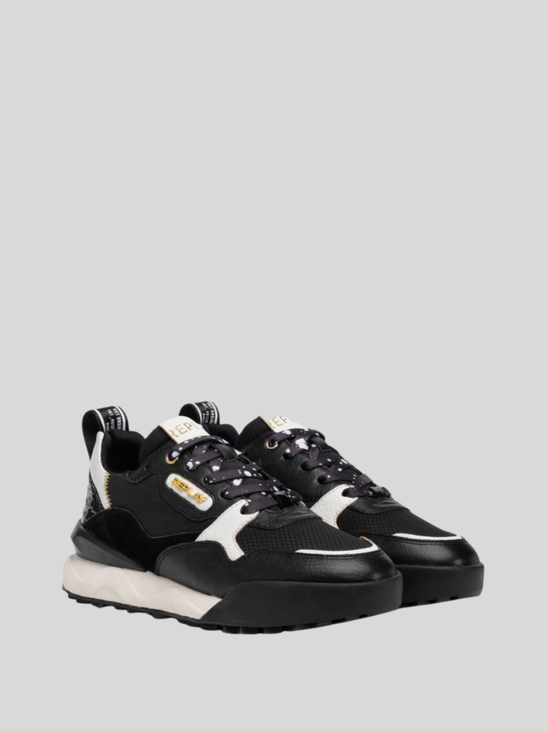 field w tour black white