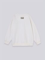 sweatshirt with patch and letter