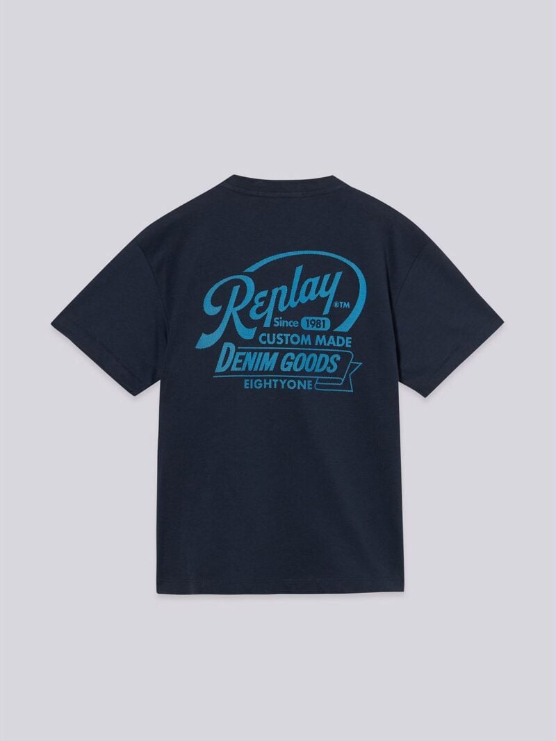 t shirt with logo lettering