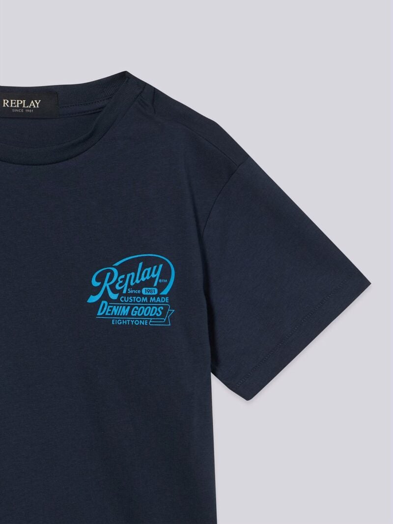 t shirt with logo lettering